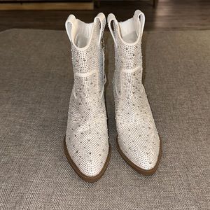 Forever White, Rhinestone Booties. NWT. 6.5